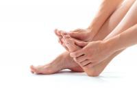 Czy ból dużego palca w stopie może sygnalizować groźne choroby? Sprawdź!