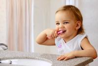 Mycie zębów u niemowlaków
