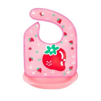 BOCIOLAND Śliniak ceratowy z odpinaną kieszonką Truskawka